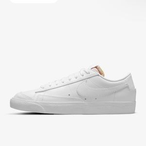 NIKE blazer low
